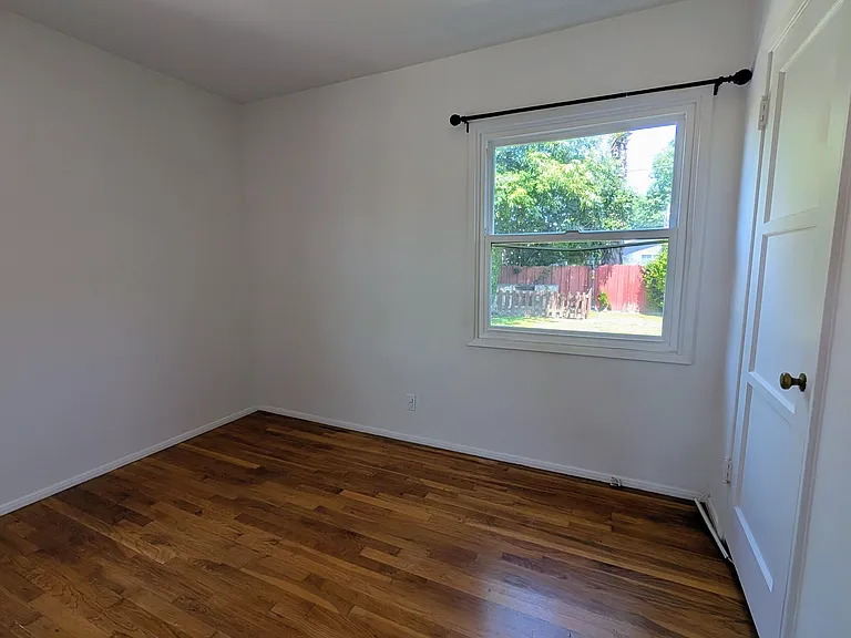 5964 Yarmouth Ave — Photo 7
