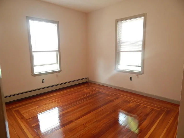 116 Grant Ave — Photo 5