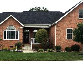 10 Lancelot Dr, Ona, WV 25545