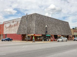 1041 Military Ave, Baxter Springs, KS 66713