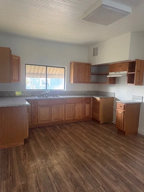 3 bed, 1000 sqft, $1,400 — Photo 2