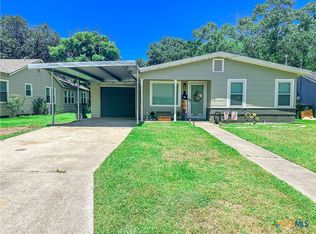 710 Fulton St, Edna, TX 77957