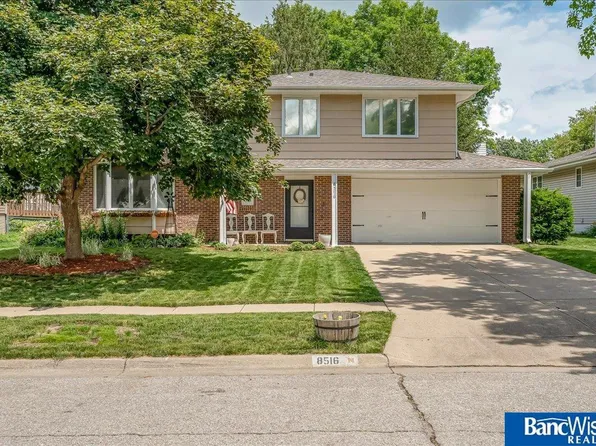 8516 Horizon Dr, Lincoln, NE 68505