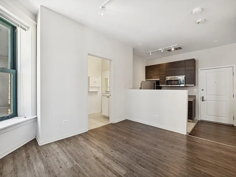 30 East Roosevelt — Photo 13