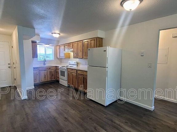 3rd image of 624 NE Housley Ave APT 2