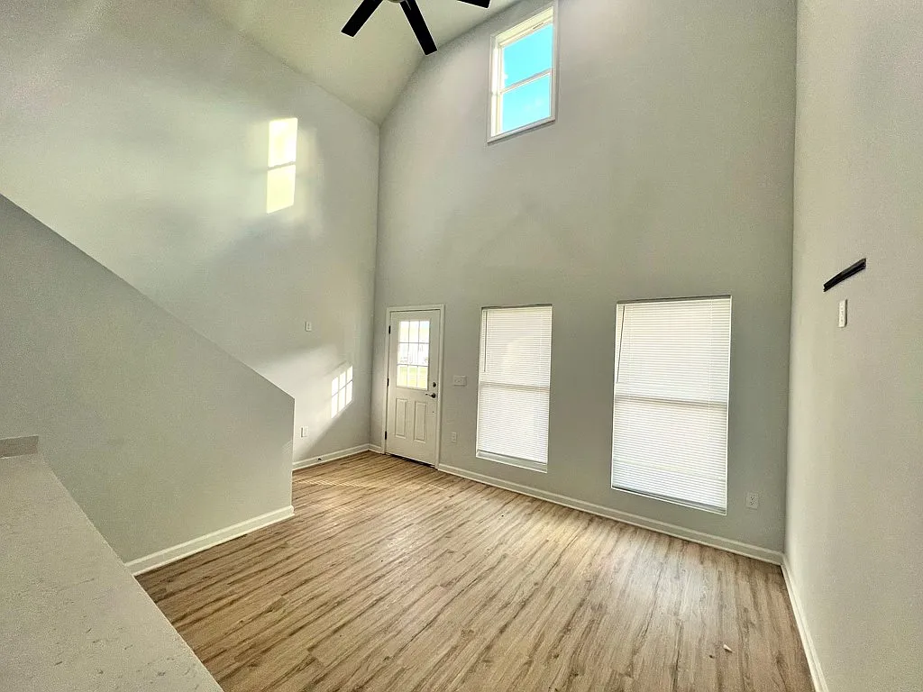 2 bed, 2.0 bath, 1200 sqft, $1,550 — Photo 2