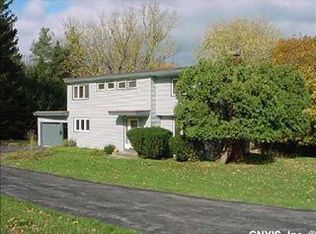 4933 Long Acre Dr, Syracuse, NY 13215