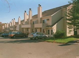 8 Rose Ln APT 24-13, New Fairfield, CT 06812