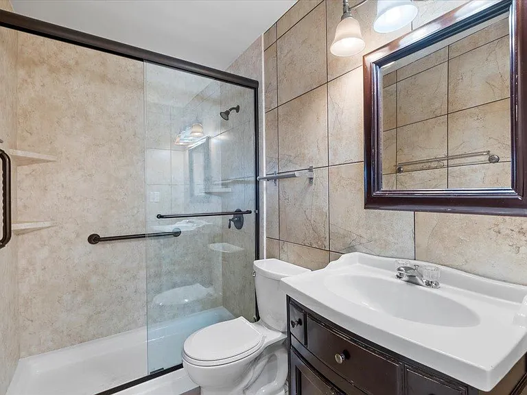 528 W 18th St — Photo 14