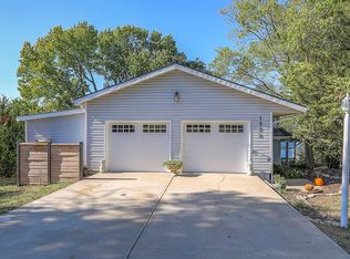 1530 NE Hardage Cir, Lees Summit, MO 64086