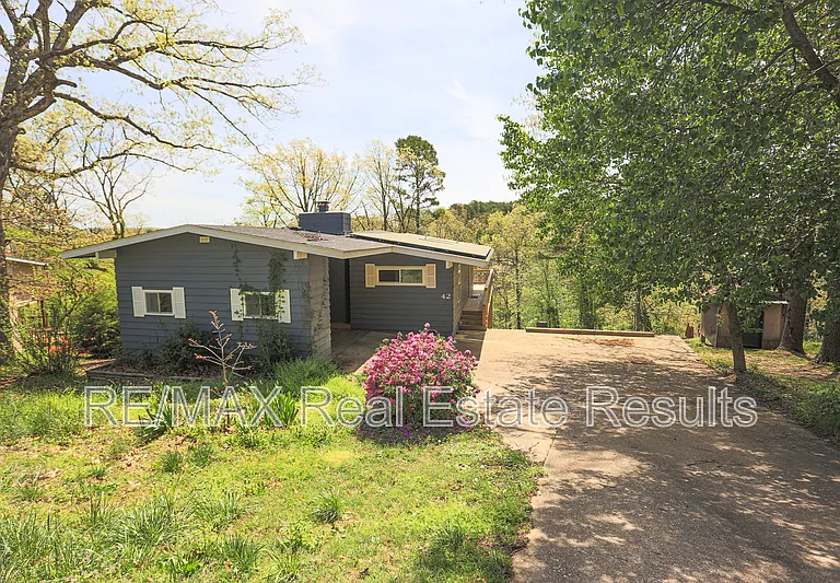 42 Hope Dr — Photo 2