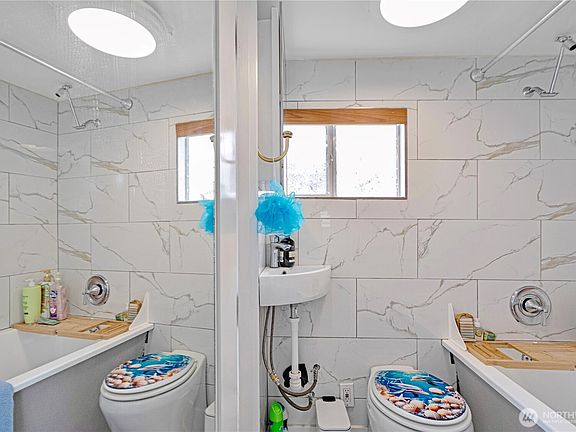 33rd image of 2040 Westlake Avenue N #14