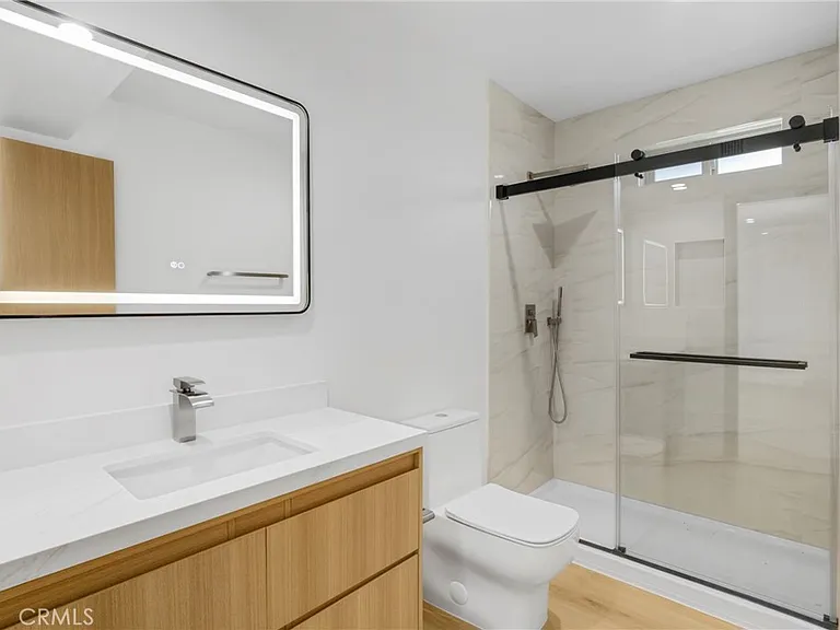 4855 Woodman Ave — Photo 17
