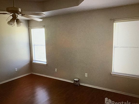 4th image of 913 Cavecreek St