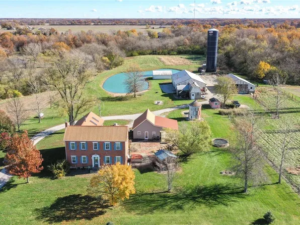 22663 Tall Timber Rd, Mount Olive, IL 62069