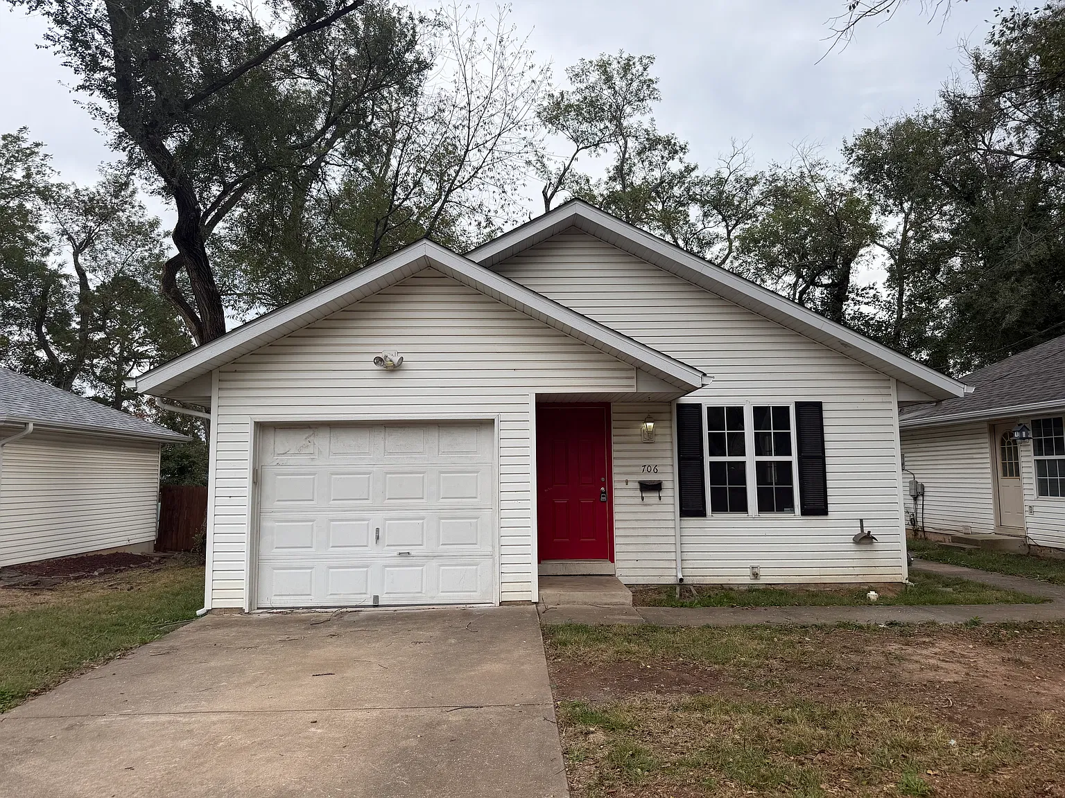 3 bed, 1140 sqft, $1,400 — Photo 1