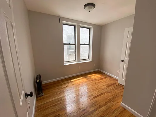 Rented by Premier Metro Realty Corp | media 14