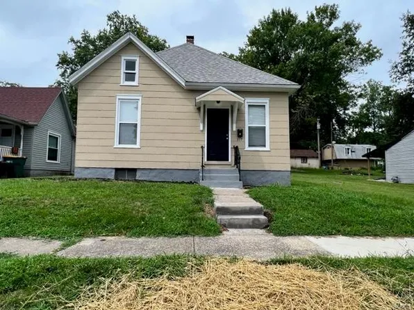 317 W Dee St, Lebanon, IL 62254