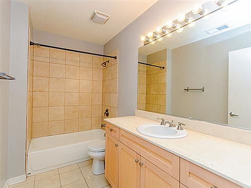 5th image of 873 N Larrabee St APT 409Z