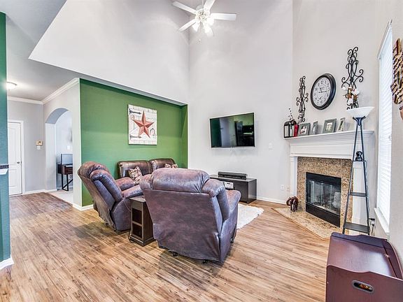 4th image of 371 Granger Cir