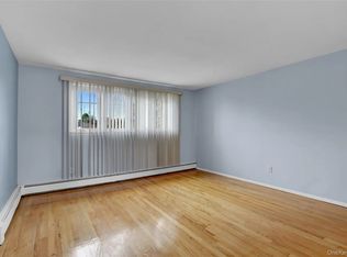 172 2nd St FLOOR 2, Hicksville, NY 11801