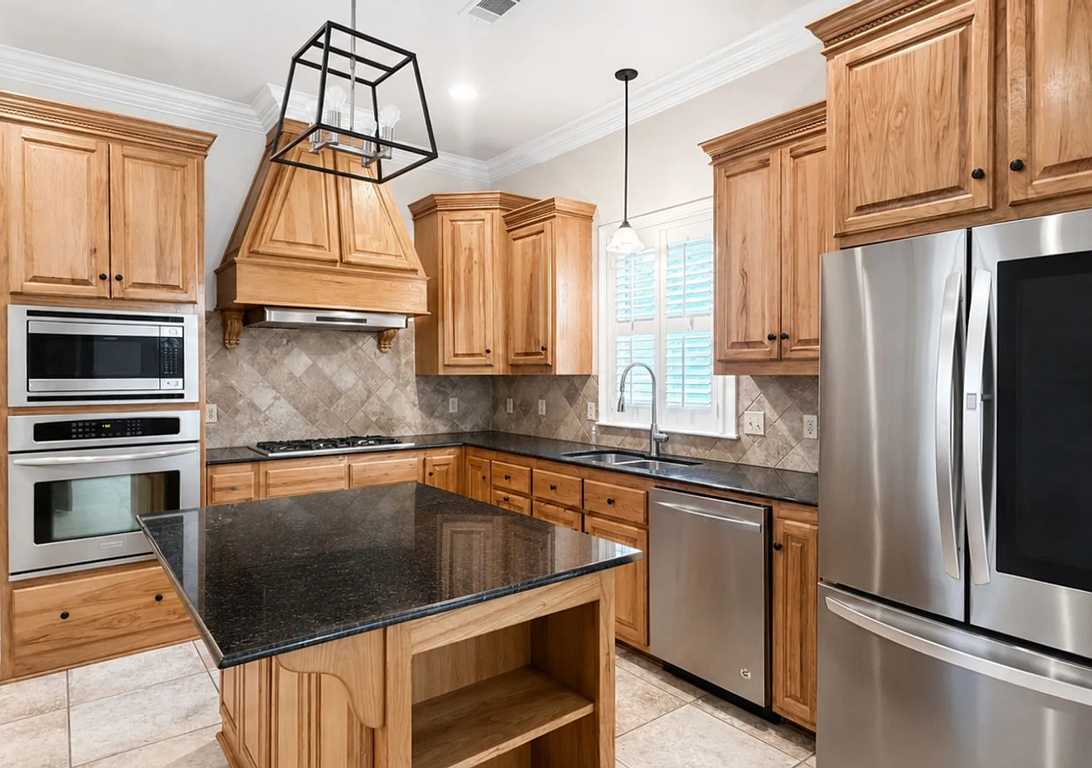 4-Bedroom Executive-Style Lakefront Home with Private Mother-in-Law Suite — Photo 1
