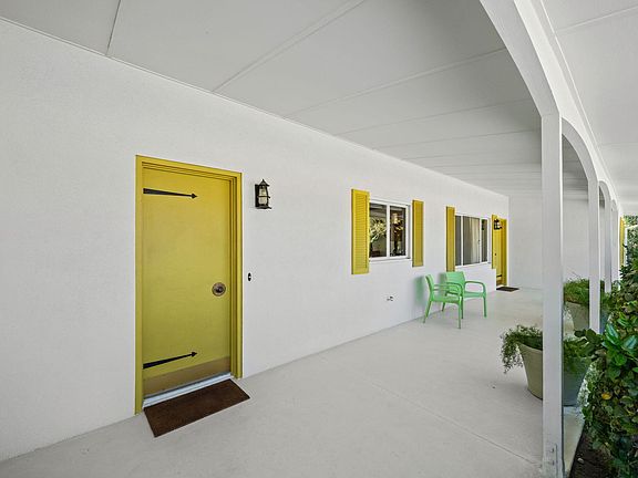 5th image of 1061 E Olive Way