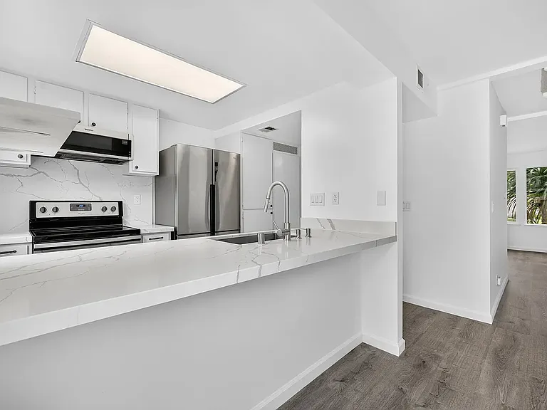 802 Bayside Ct — Photo 6