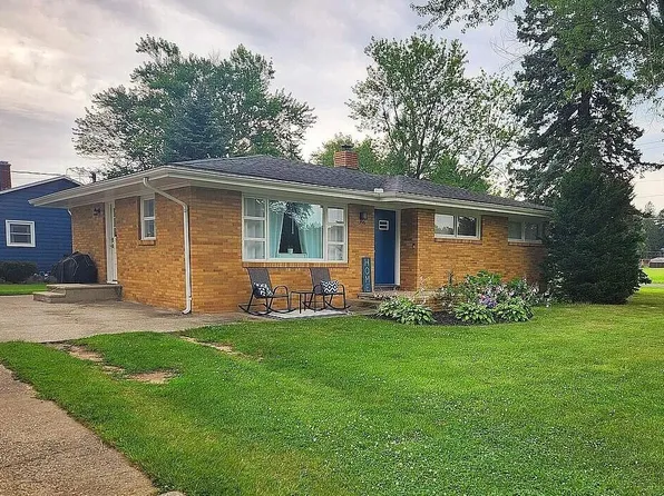 396 Hunter Dr, Benton Harbor, MI 49022