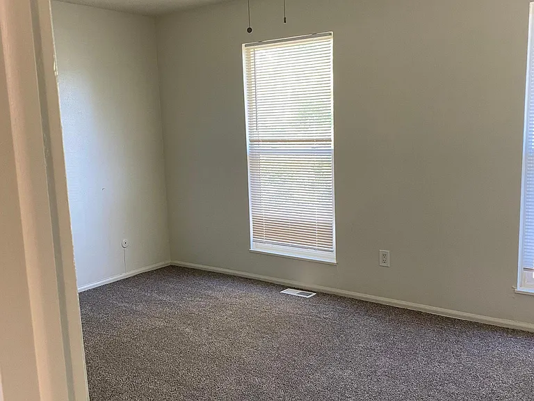 1093 Memphis St — Photo 7