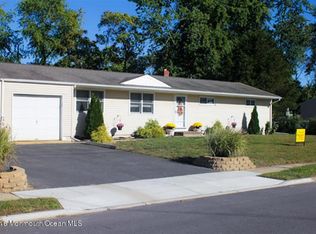 9 Maple Ln, Howell, NJ 07731