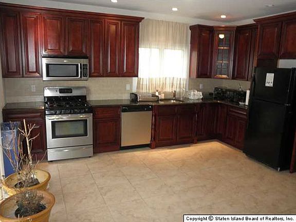 4th image of 215 Carteret St
