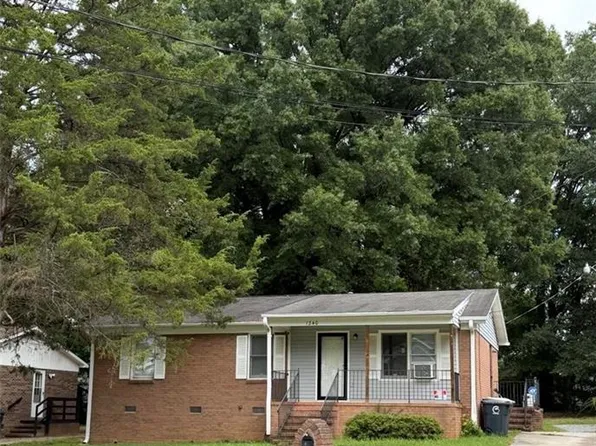 1240 Woodbriar Ave, Greensboro, NC 27405