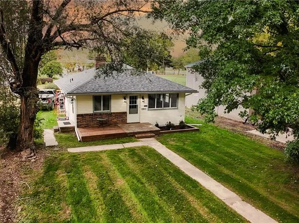 2911 Faraon St, Saint Joseph, MO 64501