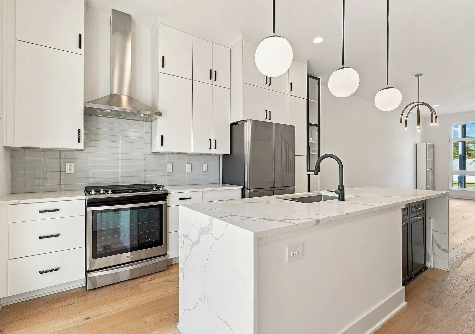 2 bed, 2.5 bath, 1576 sqft, $3,199 — Photo 1