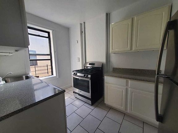 2nd image of 656 W 171st St APT 5F