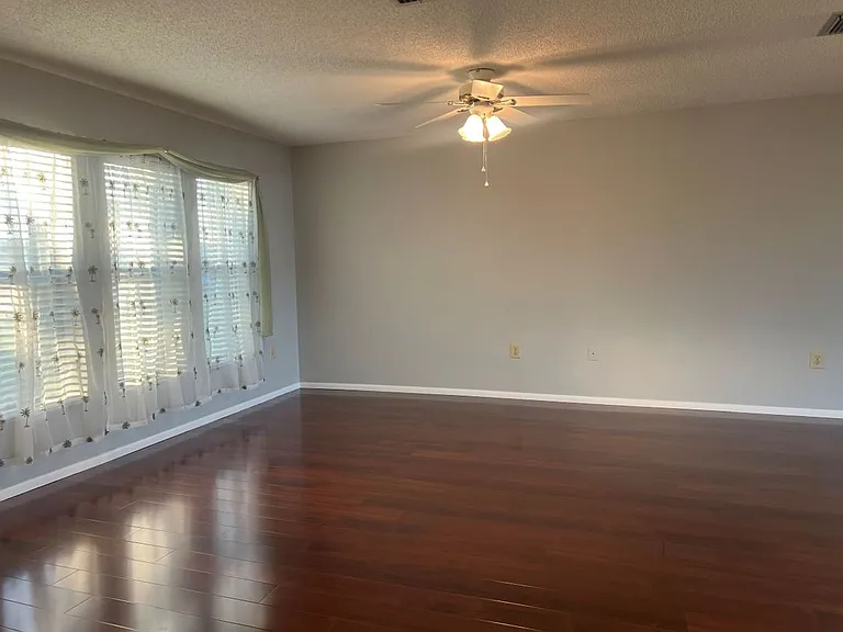 1240 Lucaya Ave — Photo 9