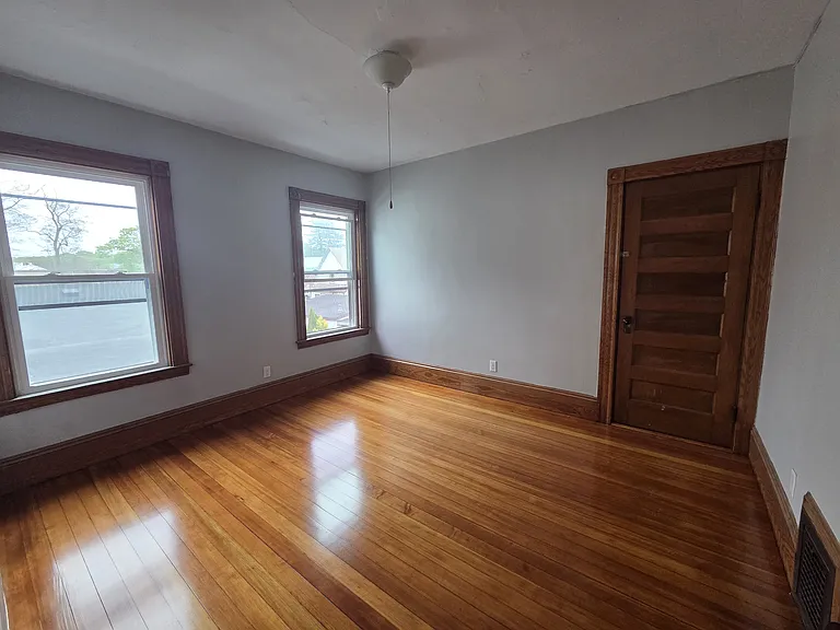 147-149 Essex St #2 — Photo 8