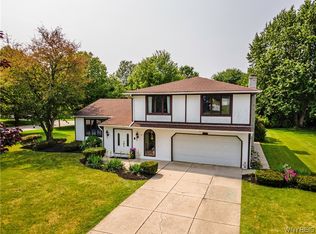 40 Old Orchard Ln, Orchard Park, NY 14127