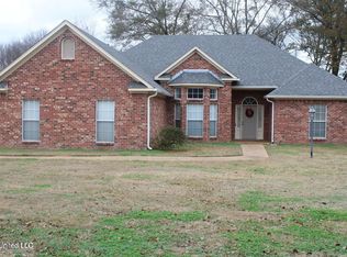 100 Navajo Cir, Clinton, MS 39056