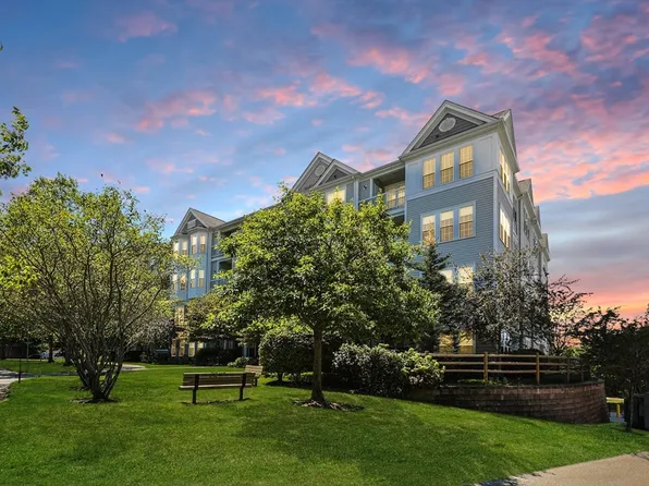 9 Morgan Dr Unit 109, Natick, MA 01760