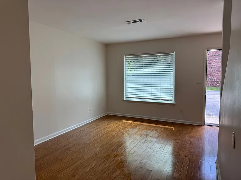 1058 Hunters Trce — Photo 12