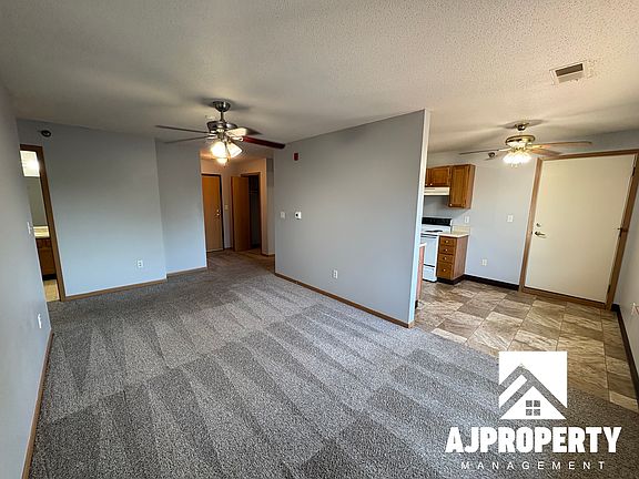 3rd image of 1000 S Summit Ave #7
