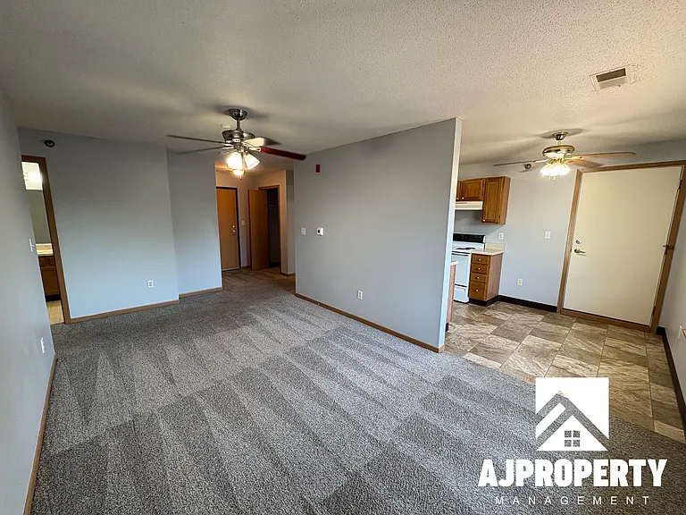 1000 S Summit Ave #7 — Photo 3