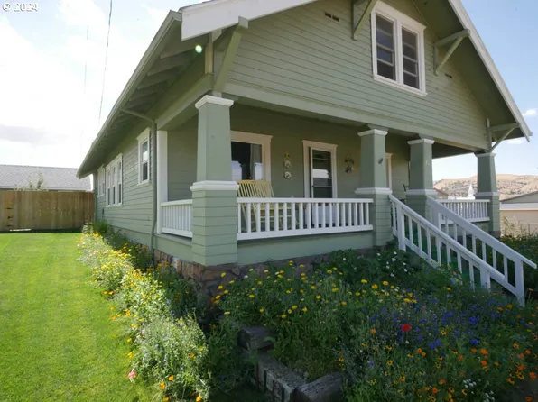 855 A St, Fossil, OR 97830