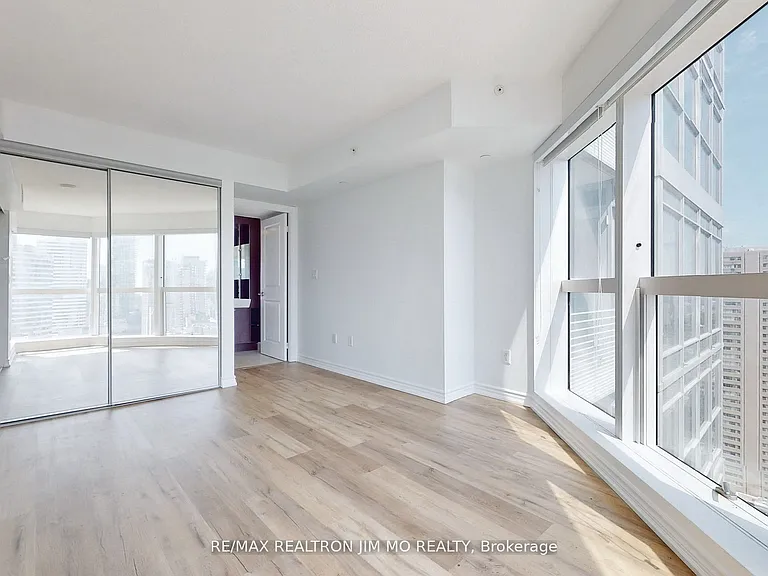 386 Yonge St #2508 — Photo 14