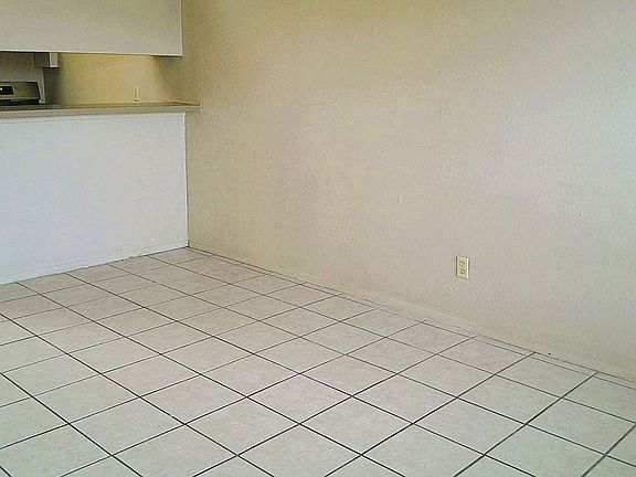 4th image of 3001 E Glen Dr APT A