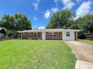 114 Southmanor Ct, Sanger, TX 76266