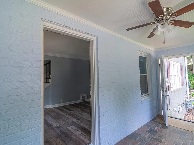 233 Kinsey Ct NE #B — Photo 1