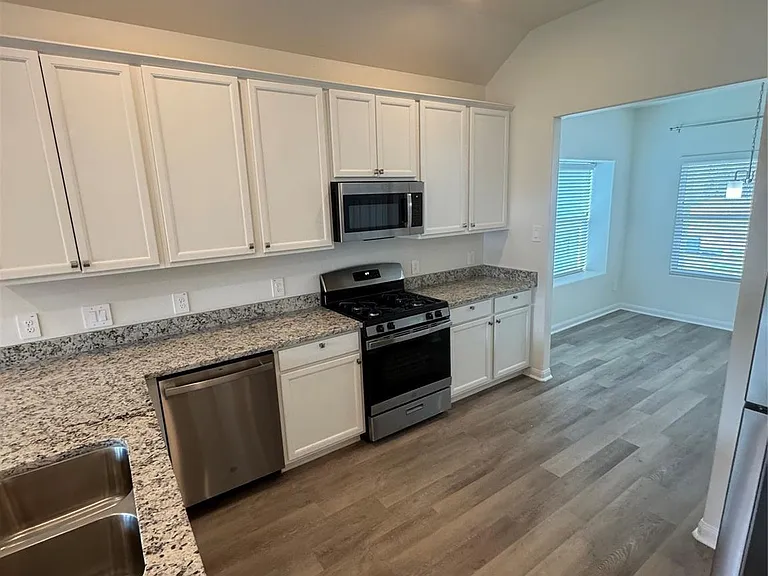 17706 Cedar Crest Dr — Photo 5